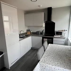 Apartment New 2 Bedroom First Floor Close To, Bournemouth