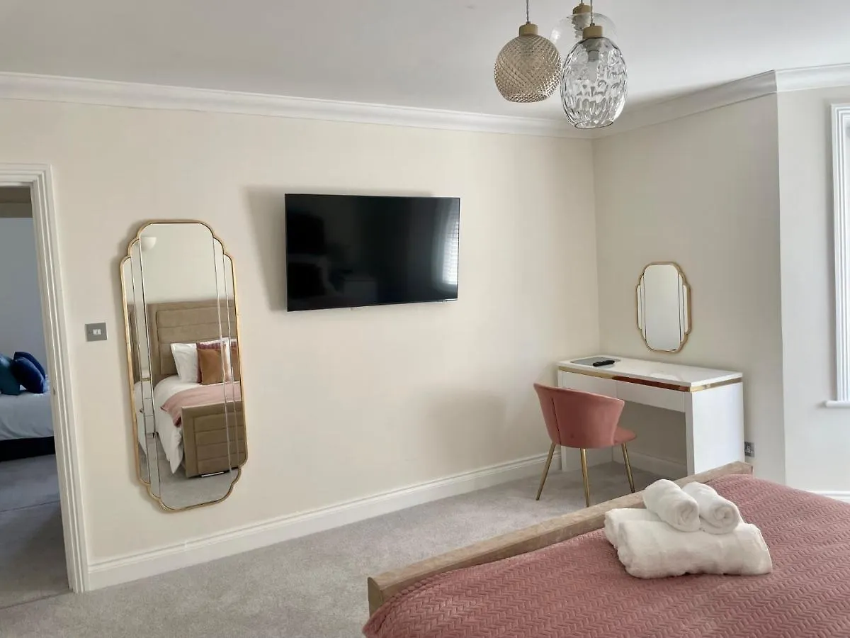 アパート Exquisite Apartment, Stone Throw From The Beach ボーンマス イギリス
