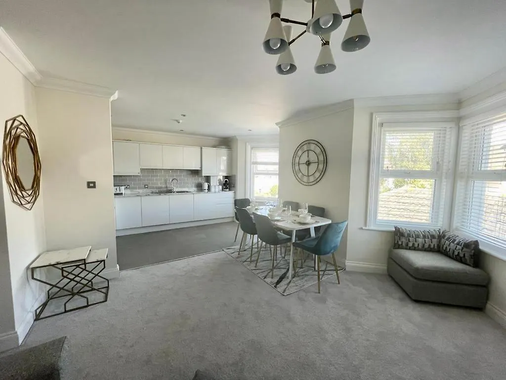 Exquisite Apartment, Stone Throw From The Beach ボーンマス アパート