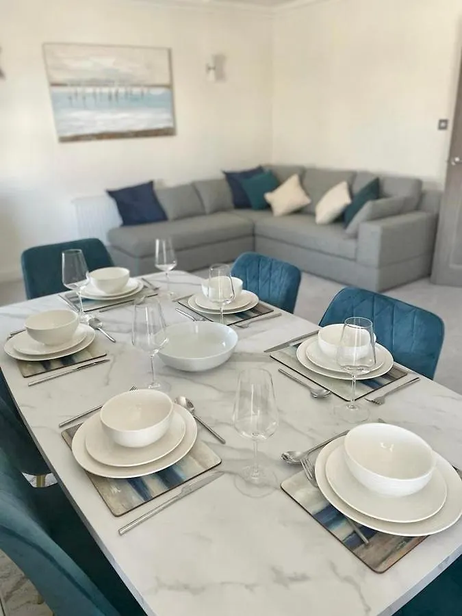 Exquisite Apartment, Stone Throw From The Beach ボーンマス