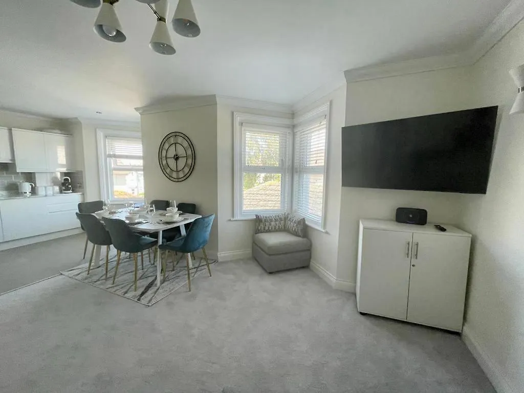 アパート Exquisite Apartment, Stone Throw From The Beach ボーンマス