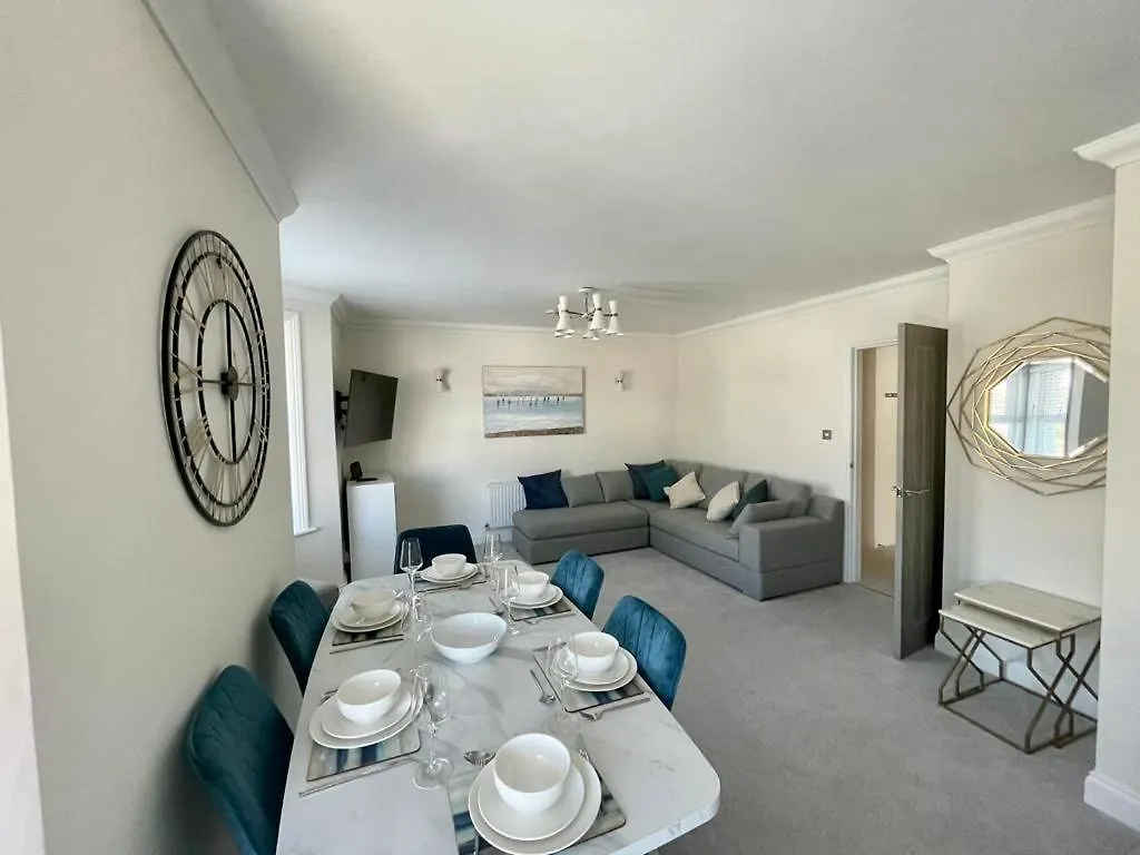 Exquisite Apartment, Stone Throw From The Beach ボーンマス
