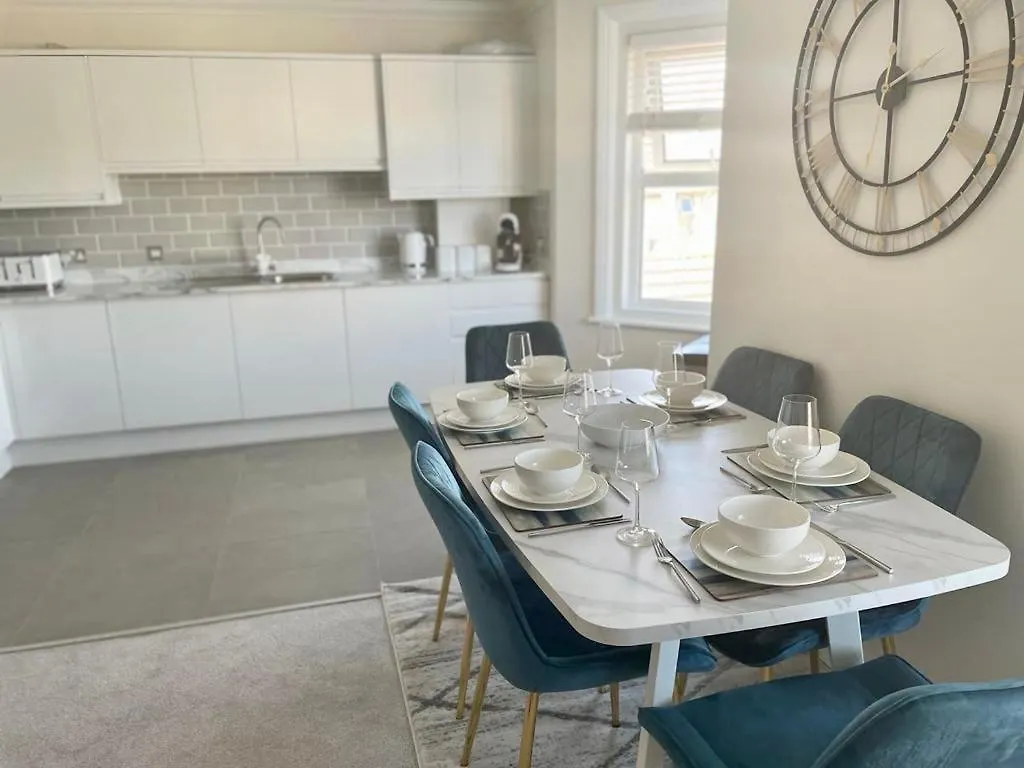 Exquisite Apartment, Stone Throw From The Beach ボーンマス イギリス