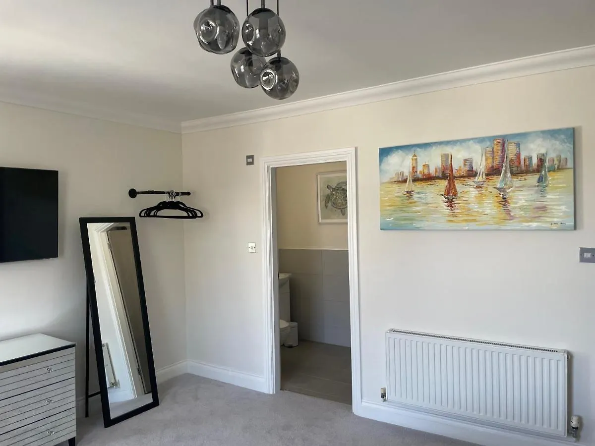 Exquisite Apartment, Stone Throw From The Beach ボーンマス イギリス