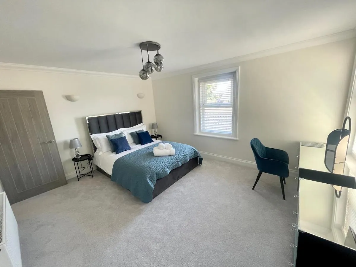 Exquisite Apartment, Stone Throw From The Beach ボーンマス アパート